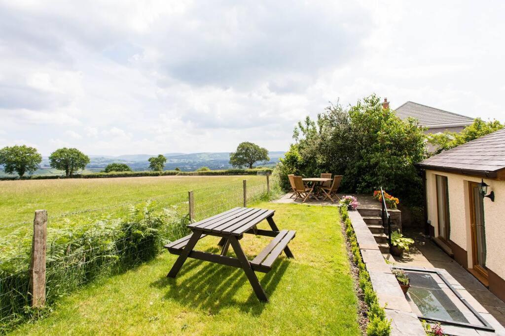 Perfect Cottage Retreat Near The Brecon Beacons Llanwrda ภายนอก รูปภาพ